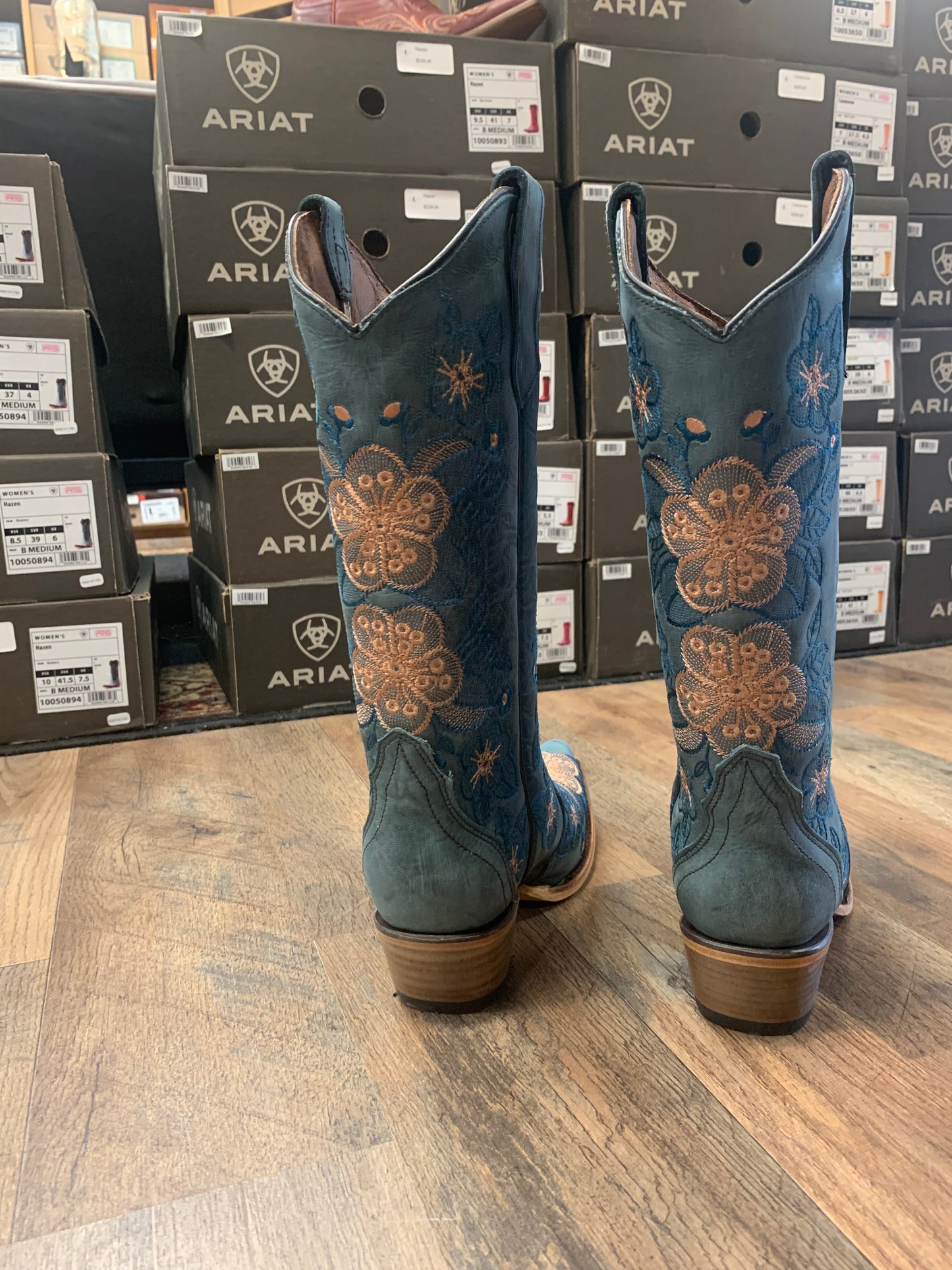 CORRAL LADIES BLUE FLORAL EMBROIDERY