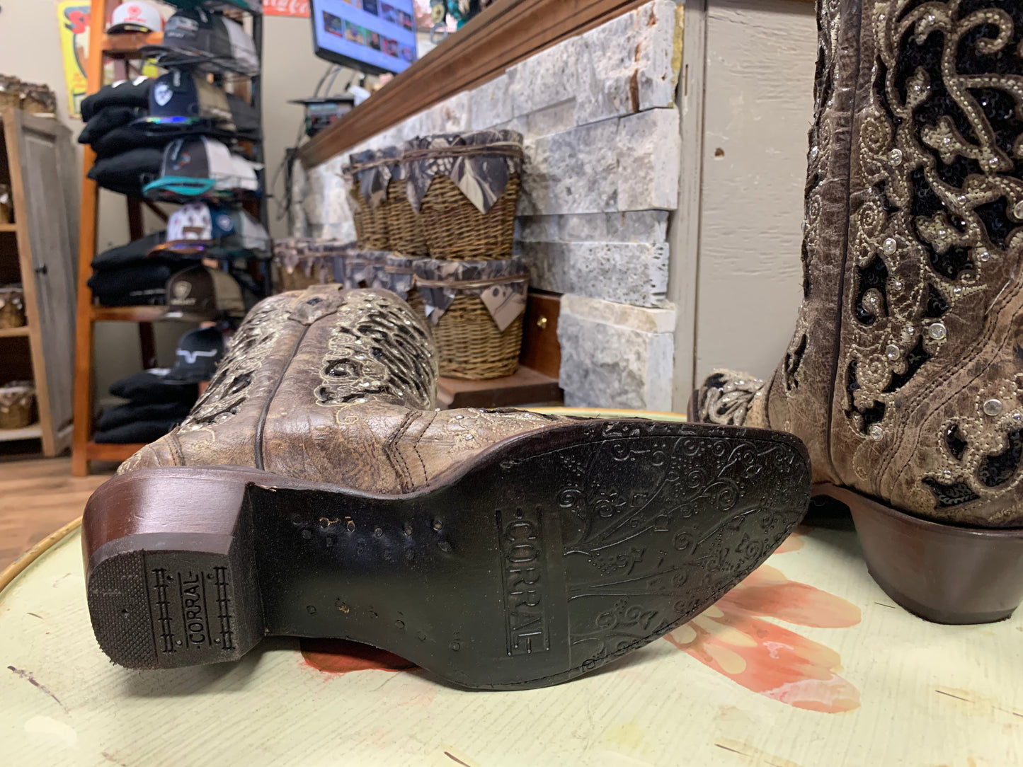 CORRAL WOMEN'S FLORAL EMBROIDERED WESTERN BOOTS - SNIP TOE