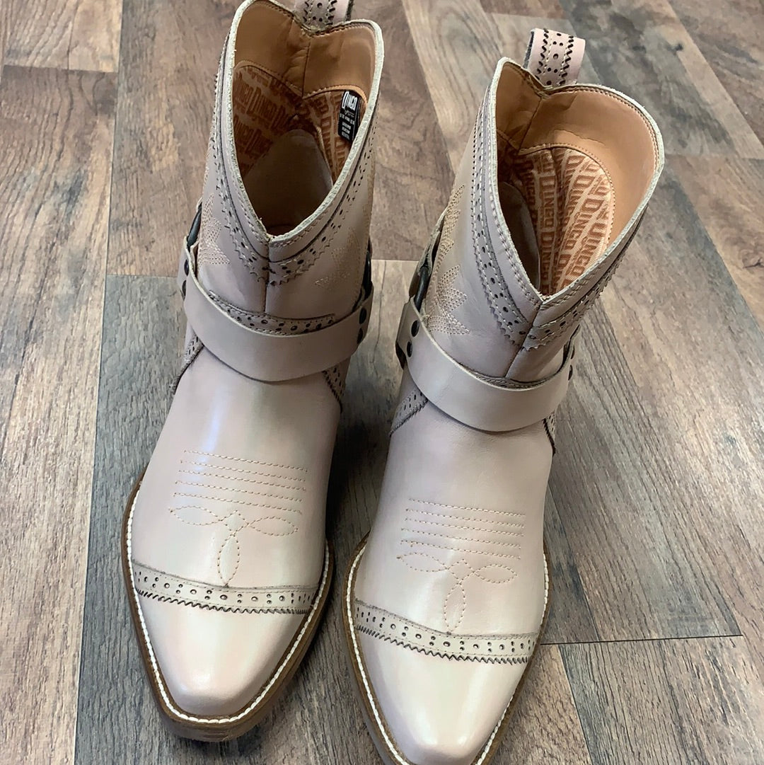 Dingo Gummy Bear Women's Leather Ankle Boots