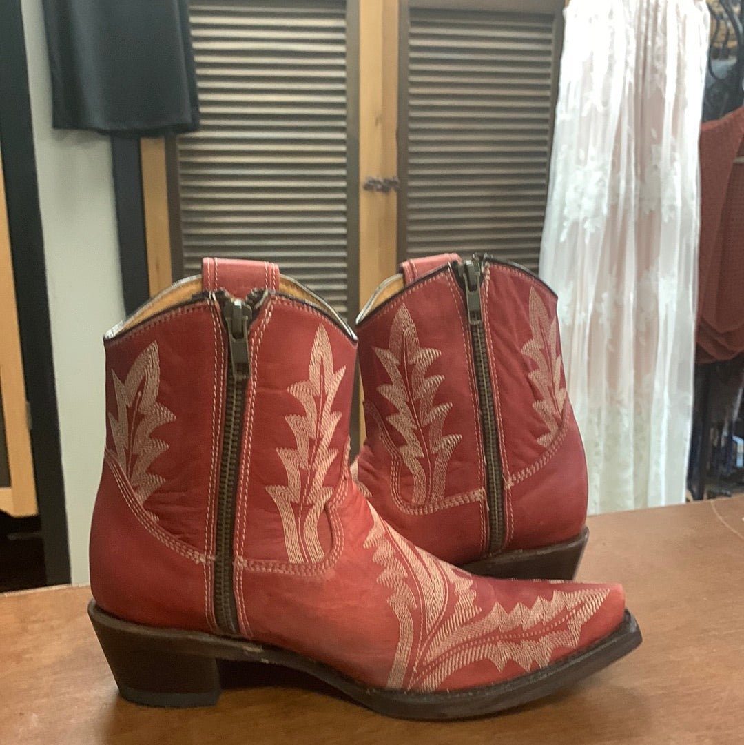CORRAL Circle G by Corral Women's Red Embroidery & Zipper Cowgirl Ankle Bootie L5704