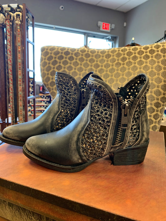 Corral Black-Grey Cutout Q0001