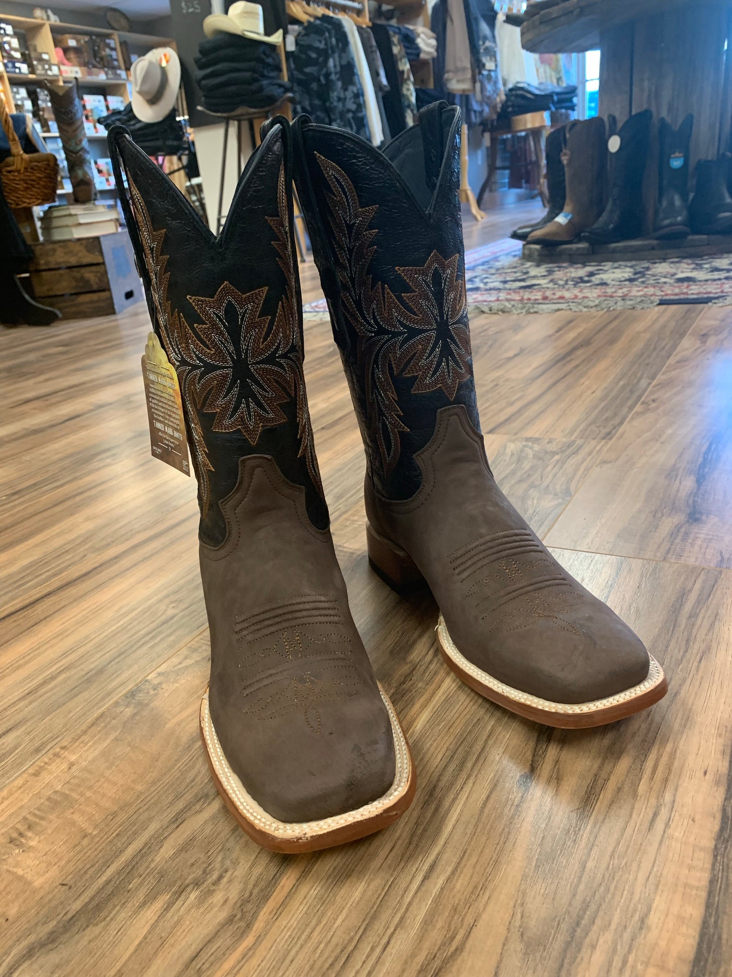 Tanner Mark Horse Vermount Black Top