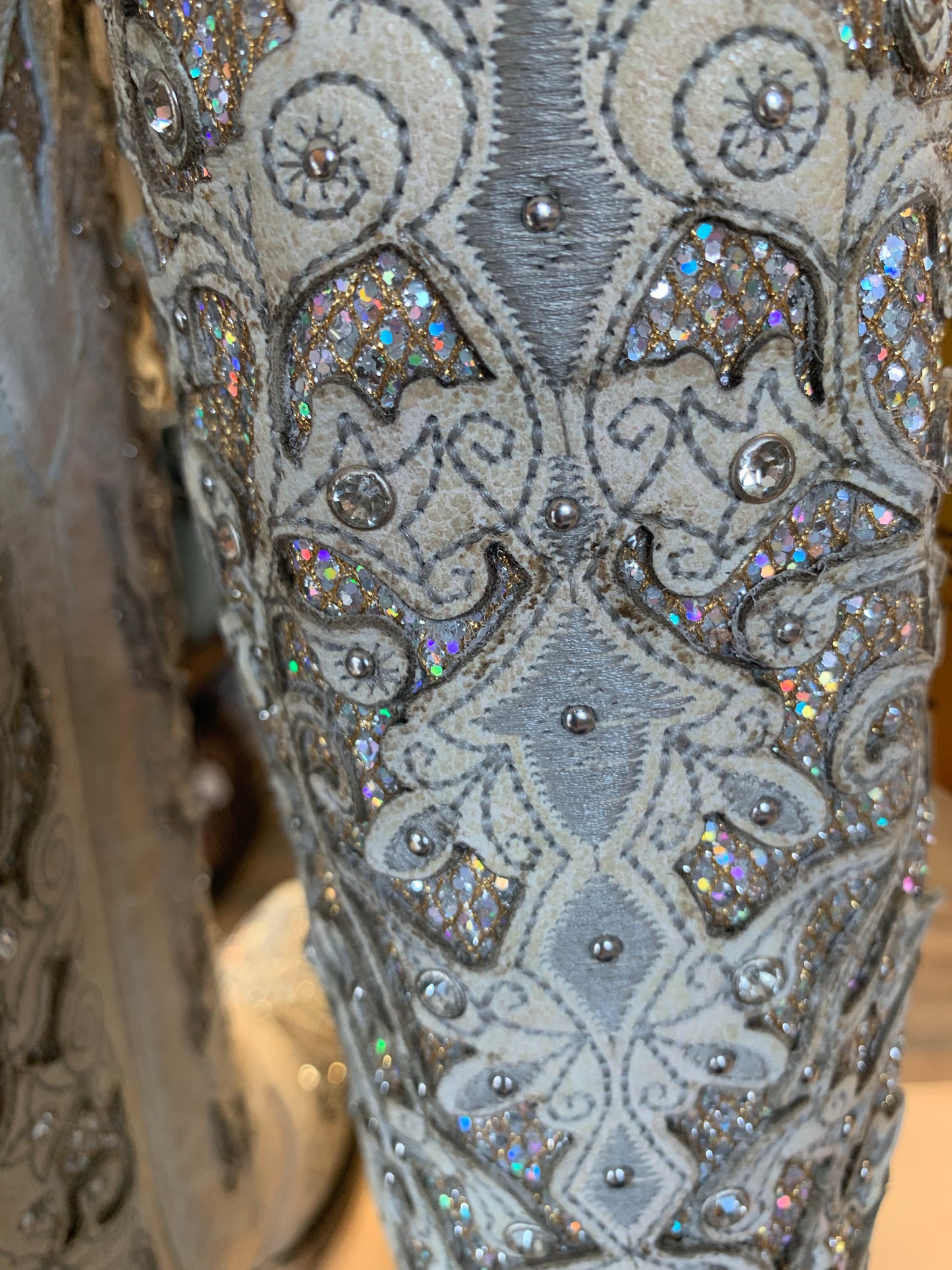 Corral White Glitter Inlay and Crystals A3322