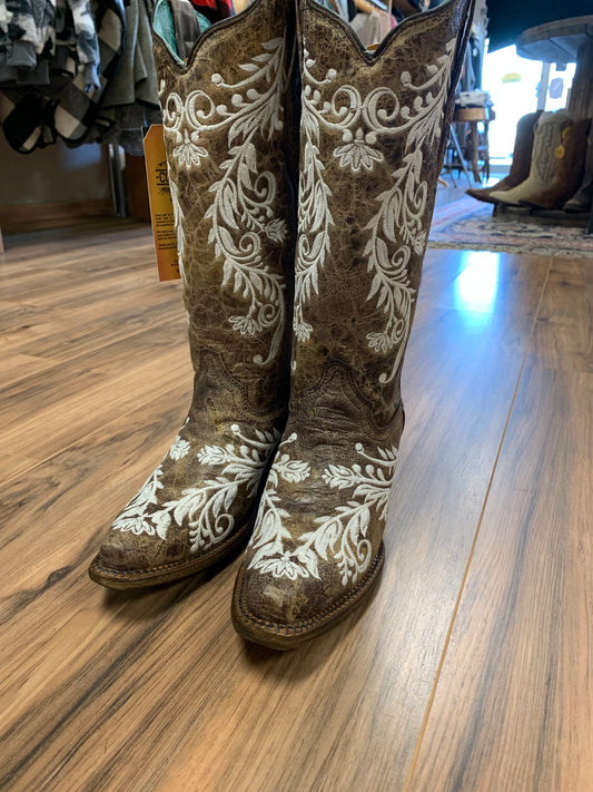 CORRAL WOMEN'S GLOW WHITE EMBROIDERED WESTERN BOOTS - SNIP TOE A3753