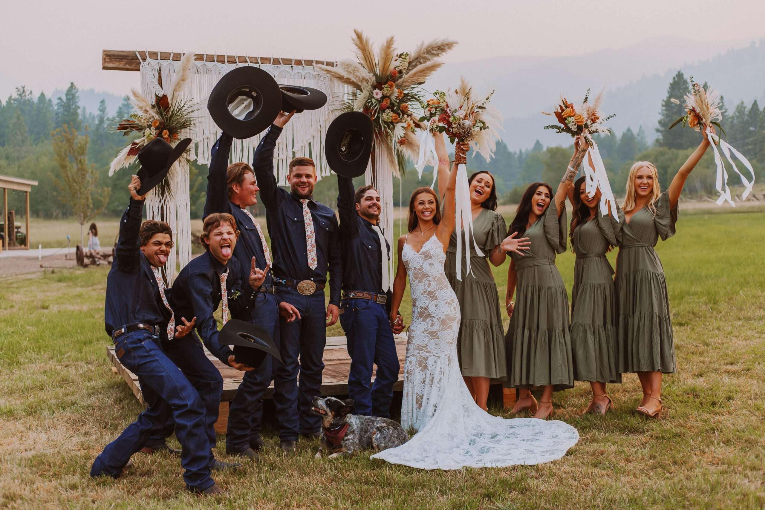 OUTSIDE WEDDING 