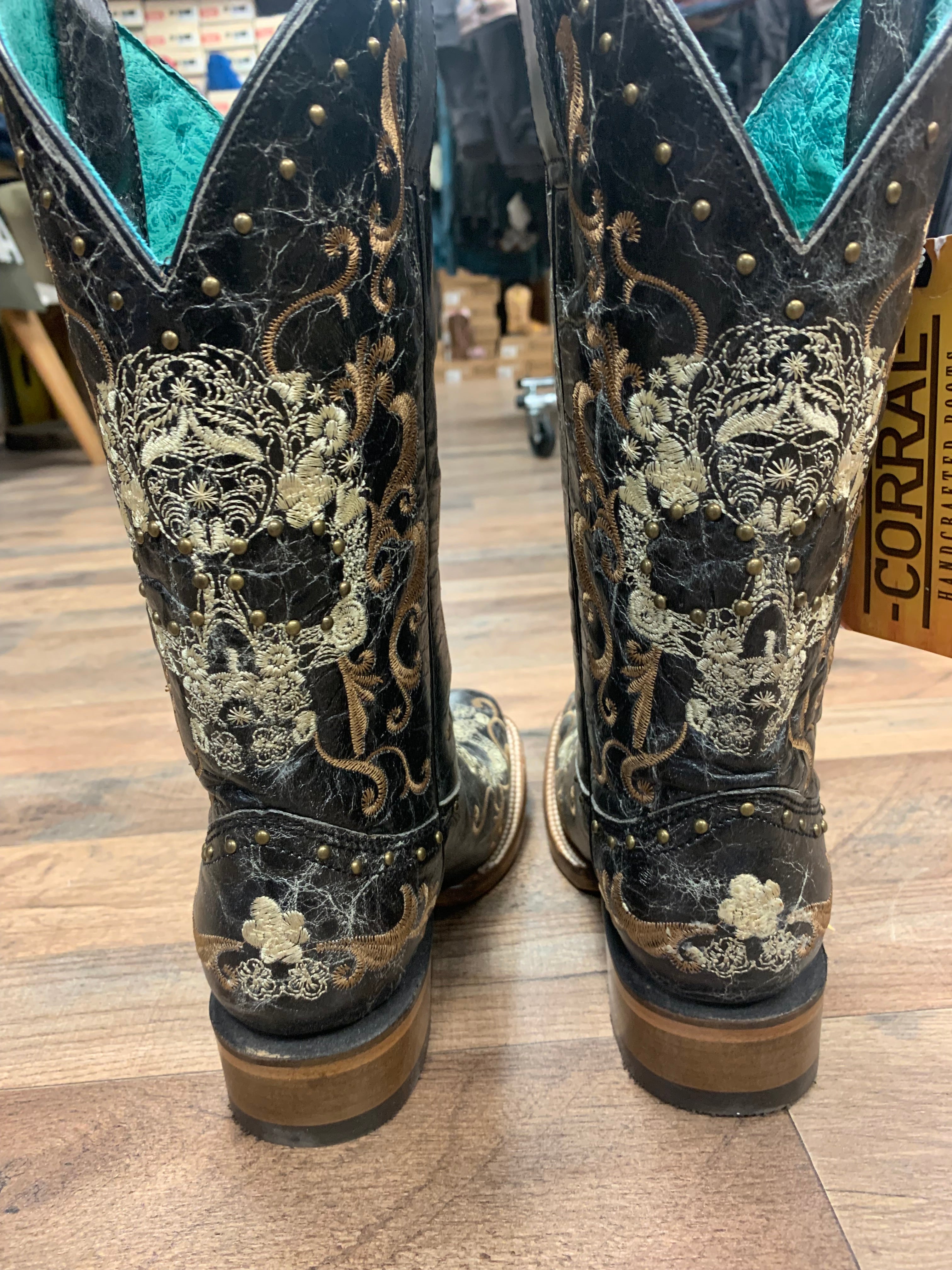 Corral skull deals cowboy boots