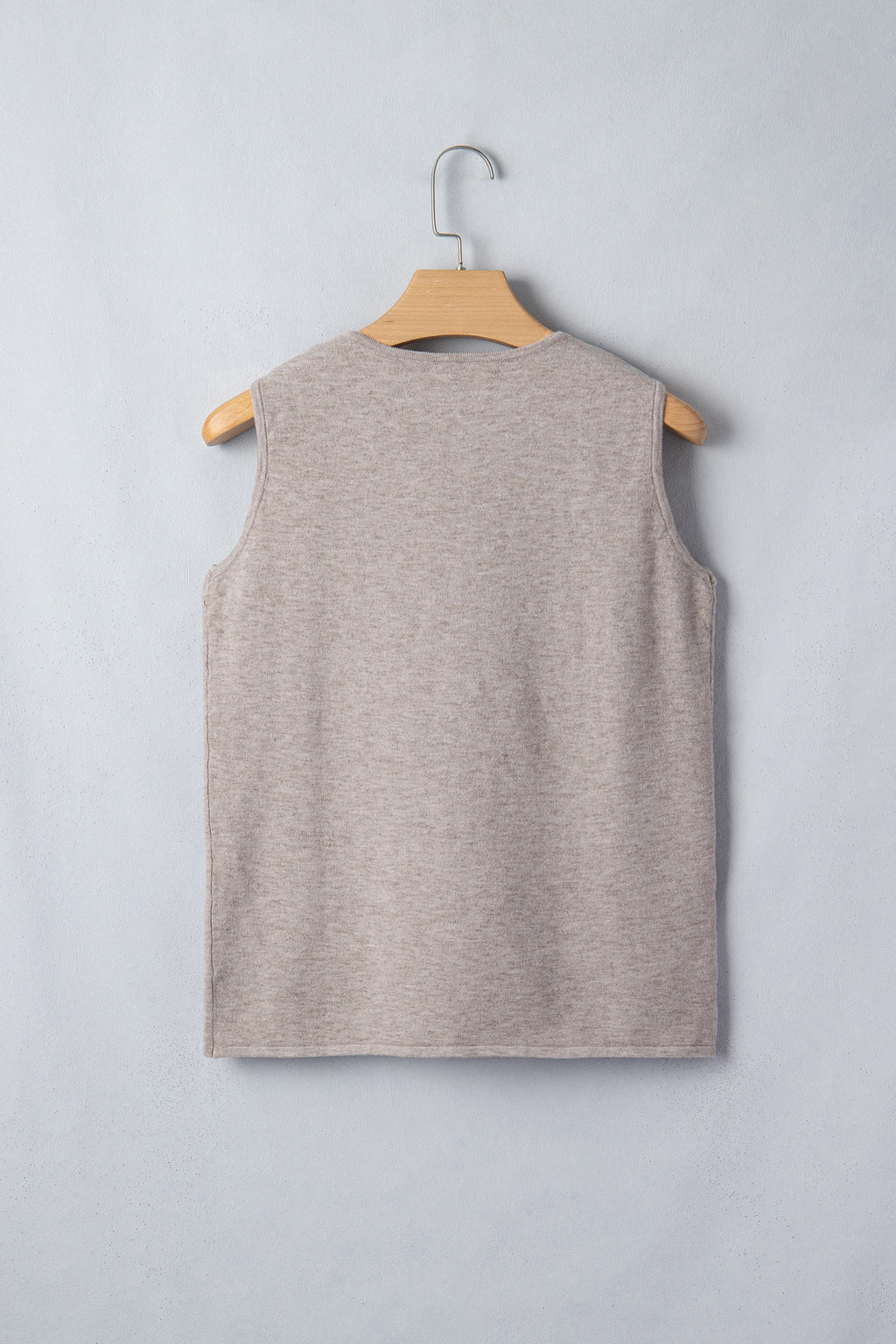 V-NECK TOP WITH GOLD STAR FISH 
