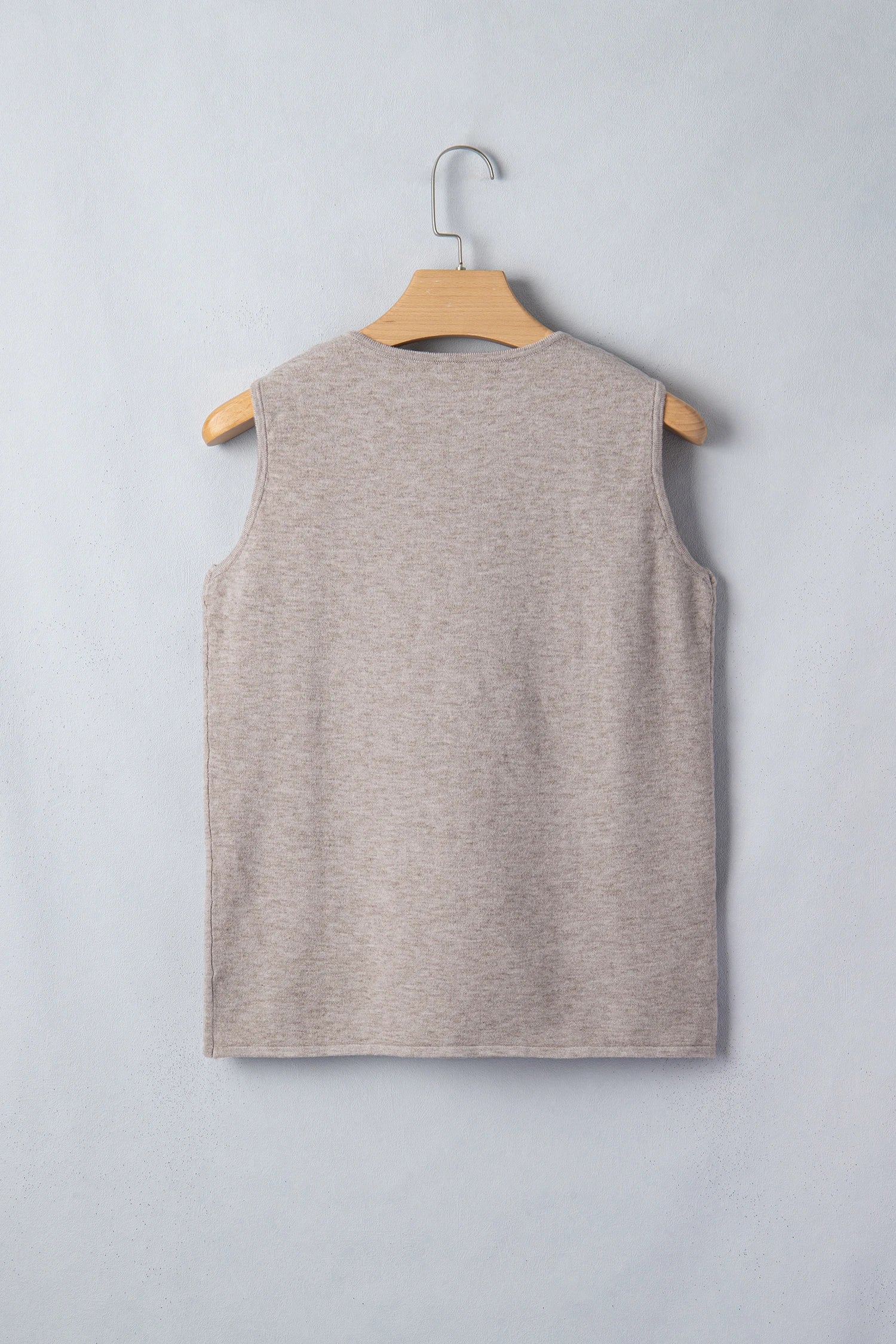 V-NECK TOP WITH GOLD STAR FISH 