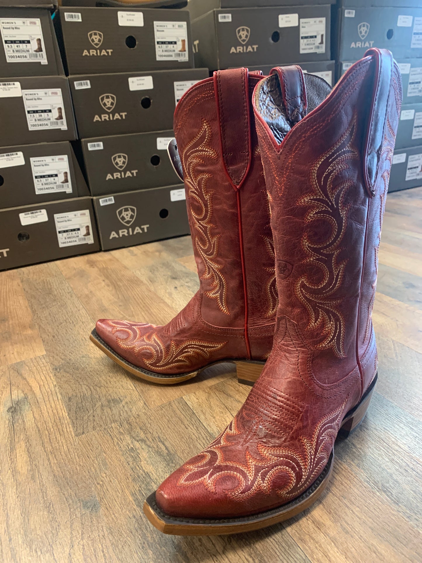 ARIAT WOMEN'S HAZEN RED WESTERN BOOTS - SNIP TOE