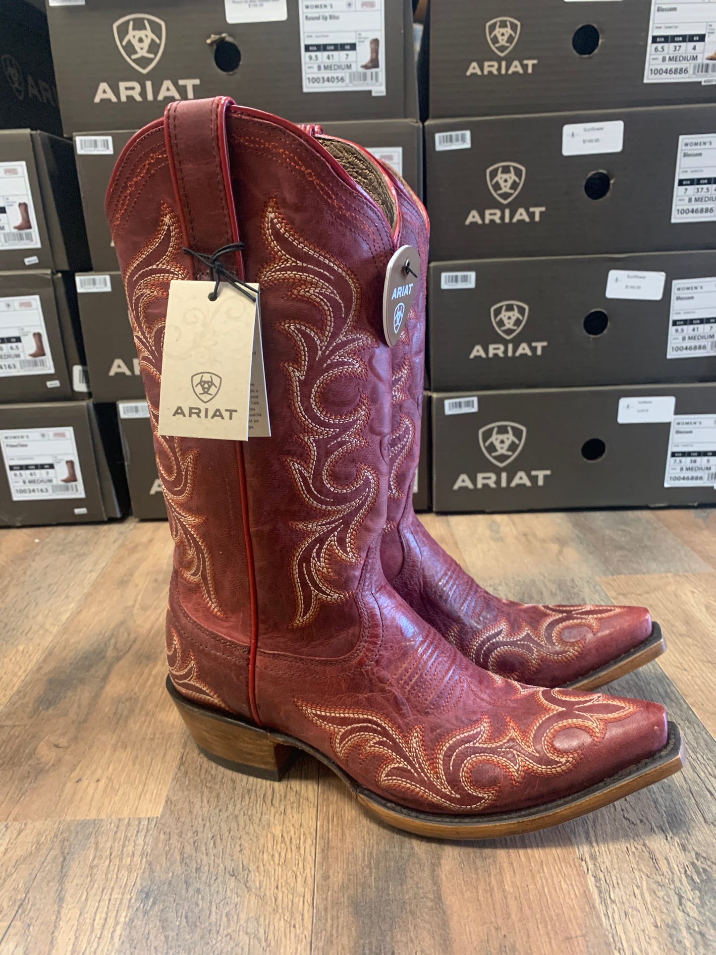 ARIAT WOMEN'S HAZEN RED WESTERN BOOTS - SNIP TOE