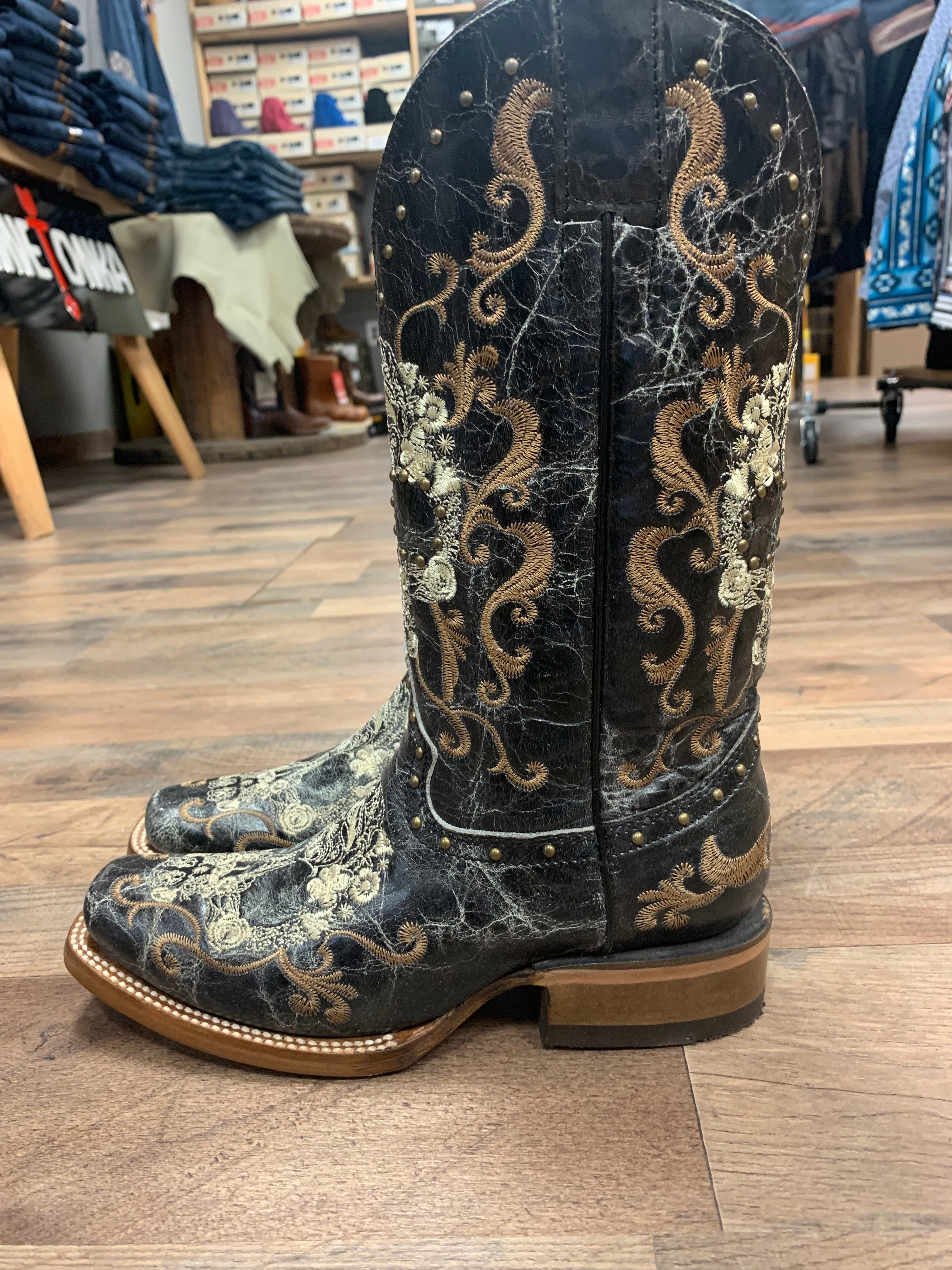 Corral bone embroidered shops cowboy boots