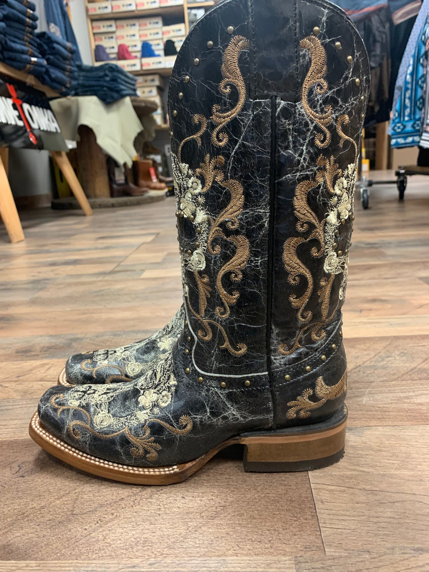 CORRAL WOMEN'S FLORAL SKULL EMBROIDERY & STUDS WESTERN BOOTS - SQUARE TOE