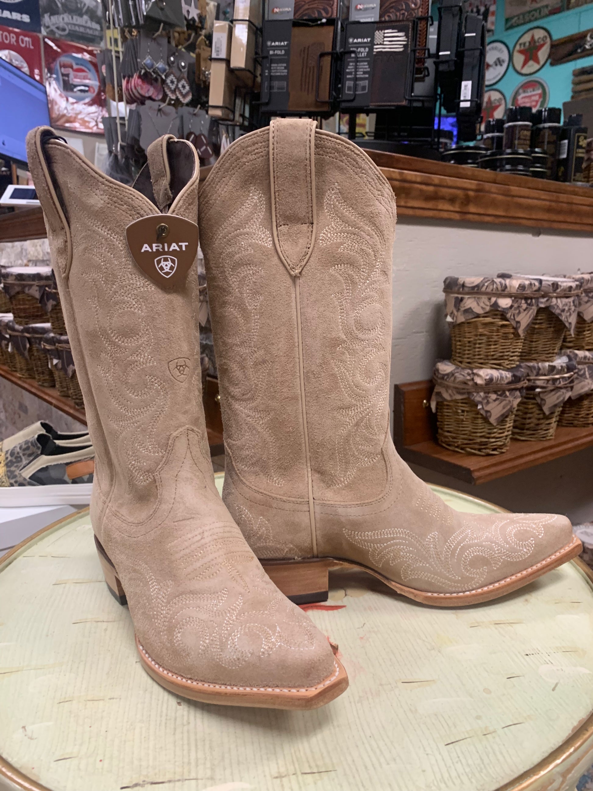 Ariat Women's Snip Toe Cowgirl Boots Ariat Women's Hazen