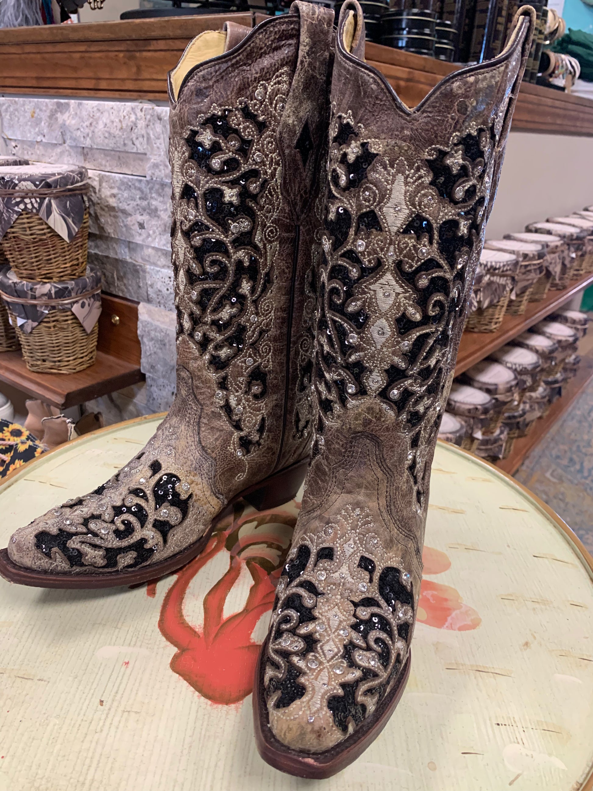 Corral Women s Floral Embroidered Western Boots Brown 9