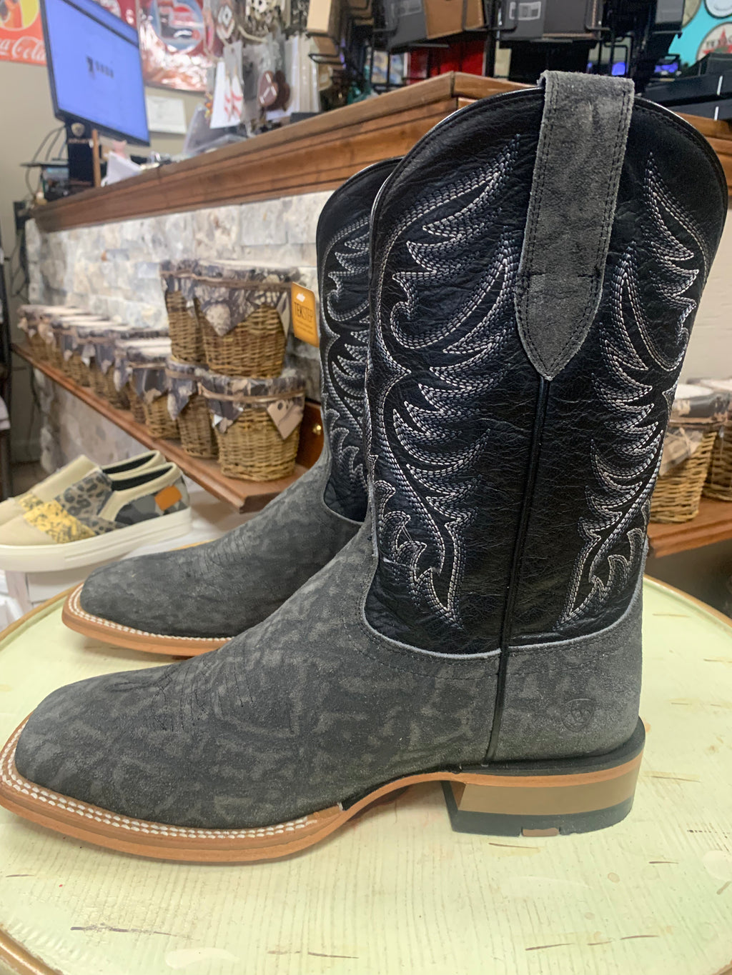 ARIAT BLACK ELEPHANT ROUGHOUT MEN'S SQUARE