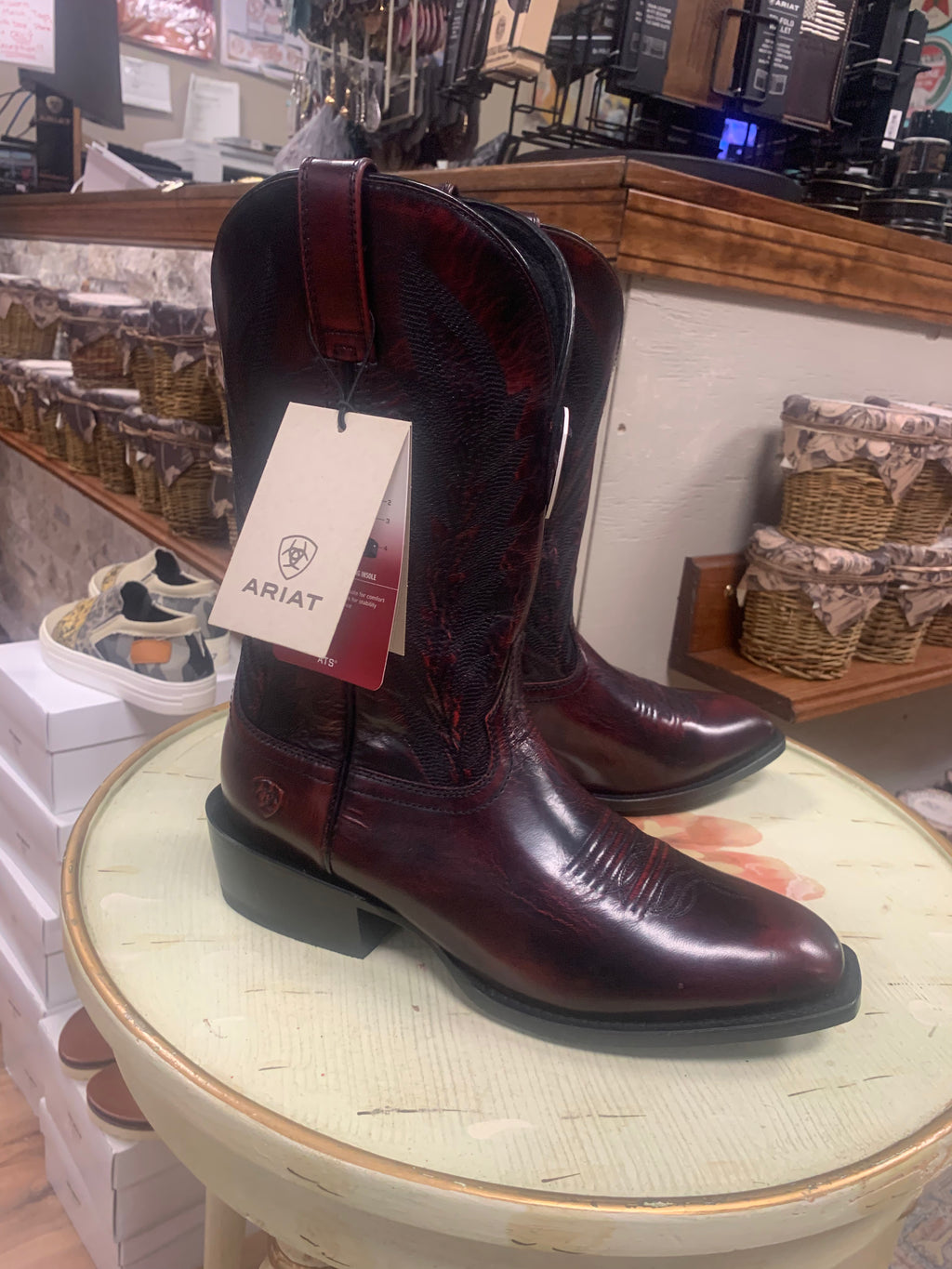 ARIAT MENS WILLIE BLACK CHERRY-FRENCH TOE 10061141