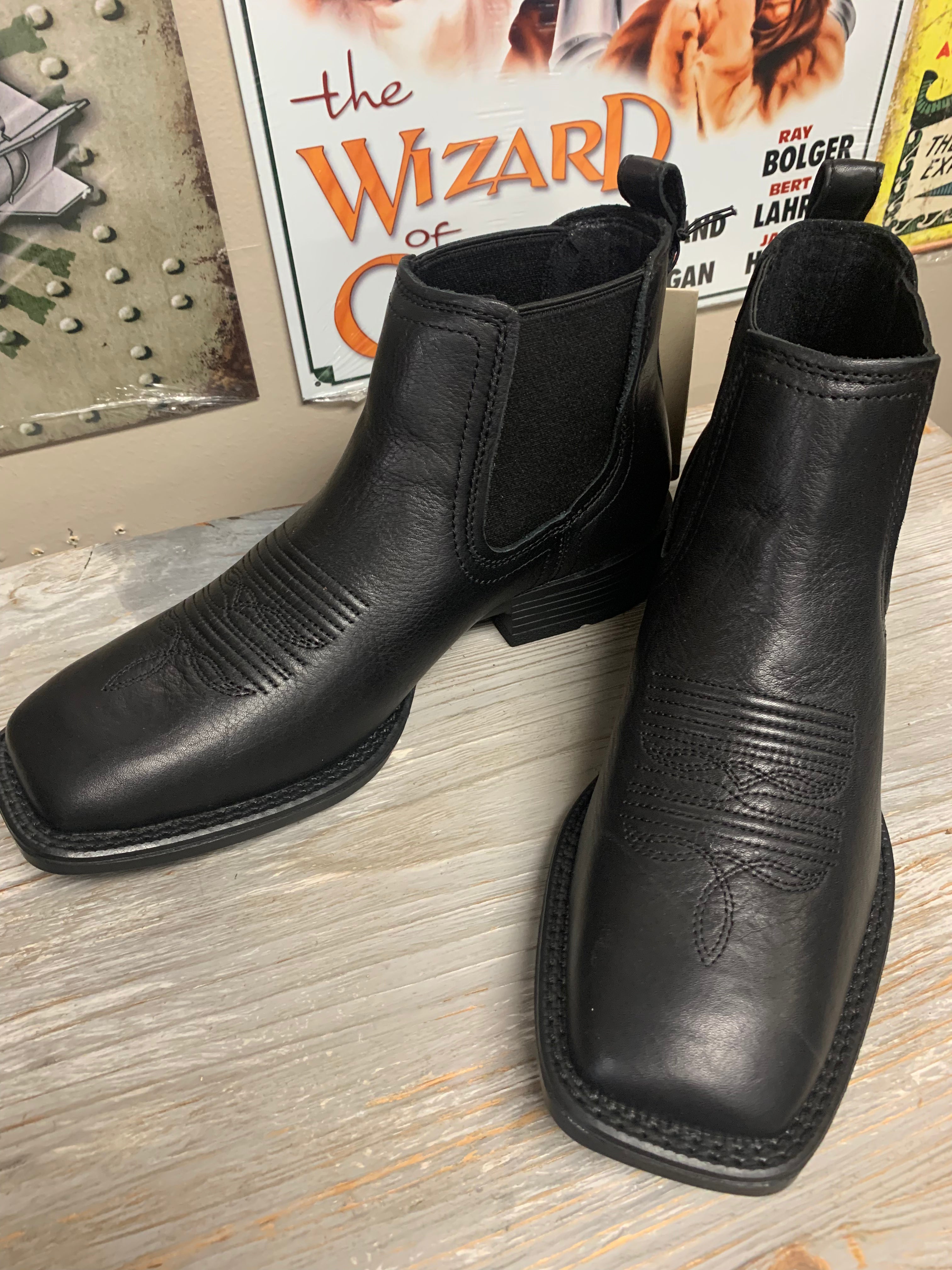 ARIAT MEN'S BOOKER ULTRA CHUKKA BOOTS - SQUARE TOE