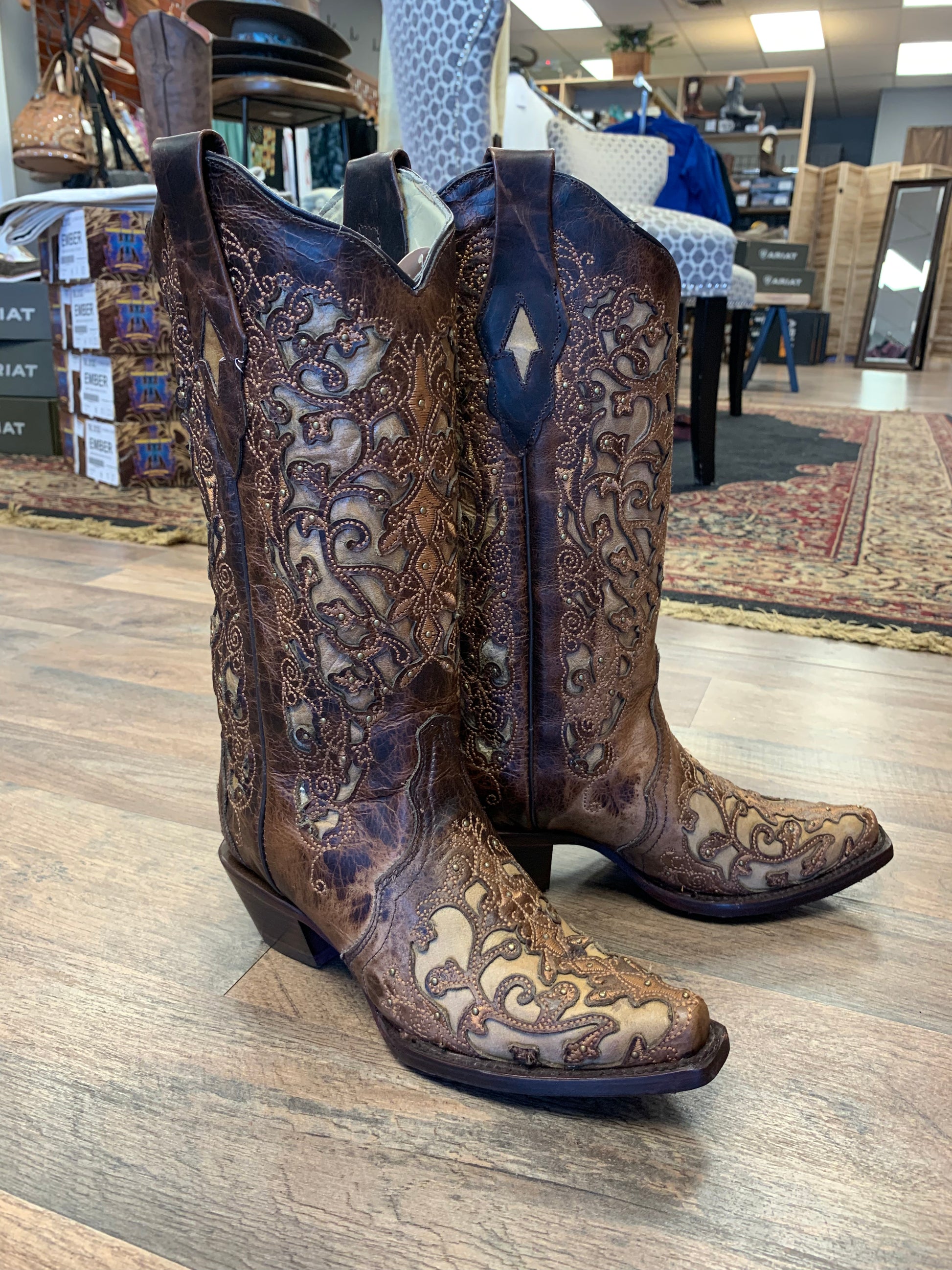 CORRAL WOMEN'S BROWN FLORAL CUTOUT CRACKLE UNDERLAY COWGIRL BOOTS - SNIP TO