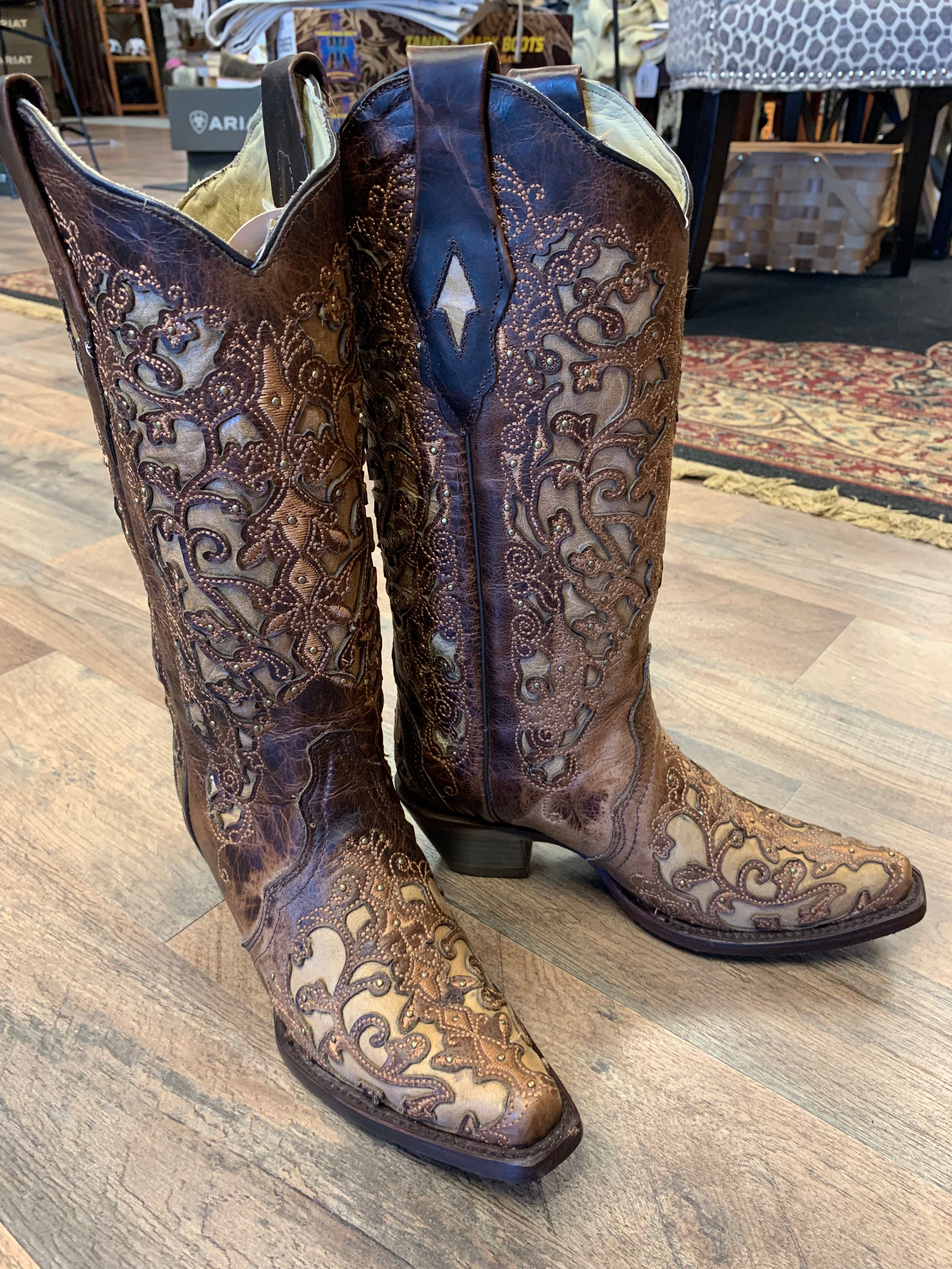 CORRAL WOMEN'S BROWN FLORAL CUTOUT CRACKLE UNDERLAY COWGIRL BOOTS - SNIP TO