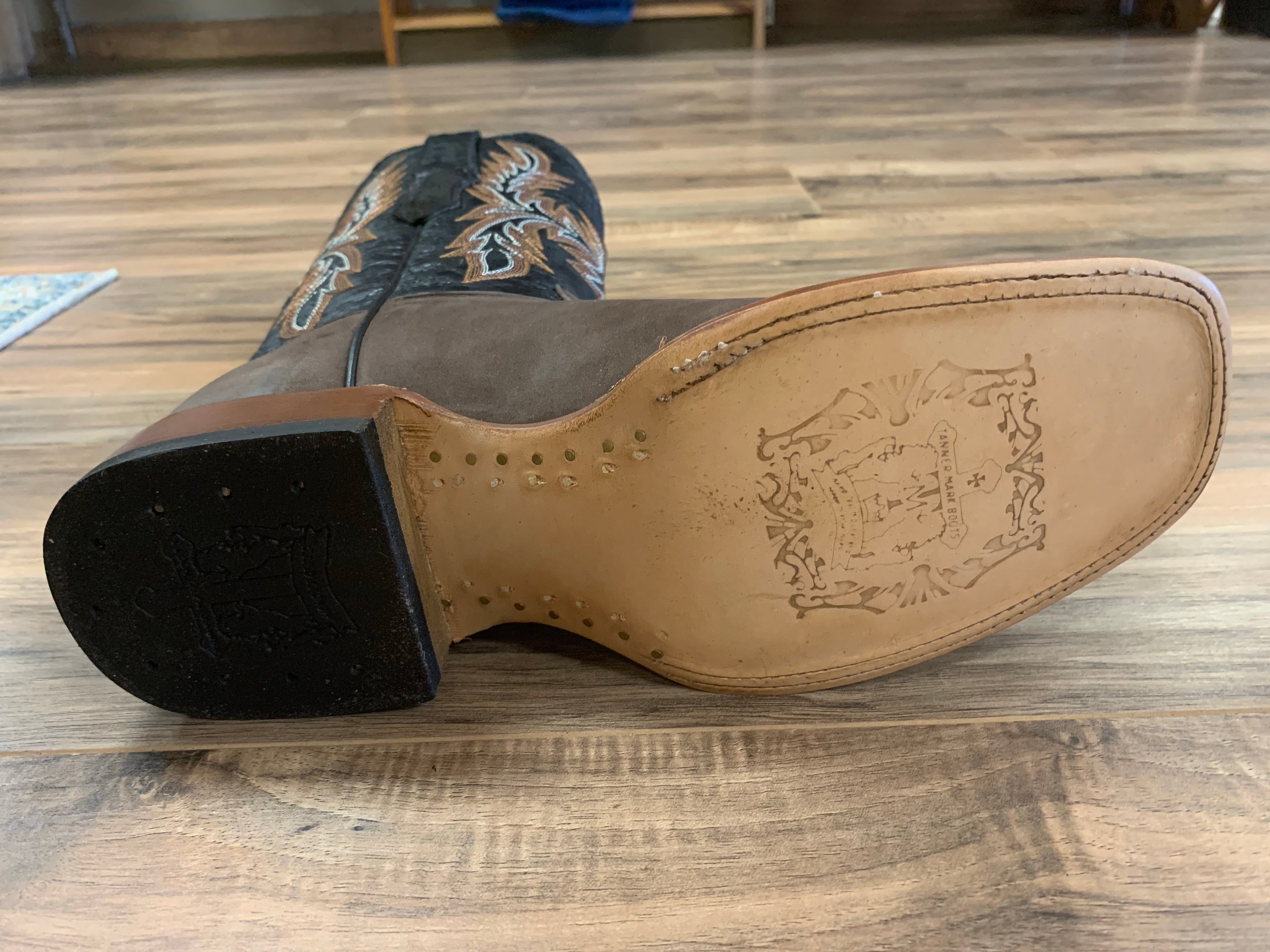 Tanner Mark Horse Vermount Black Top