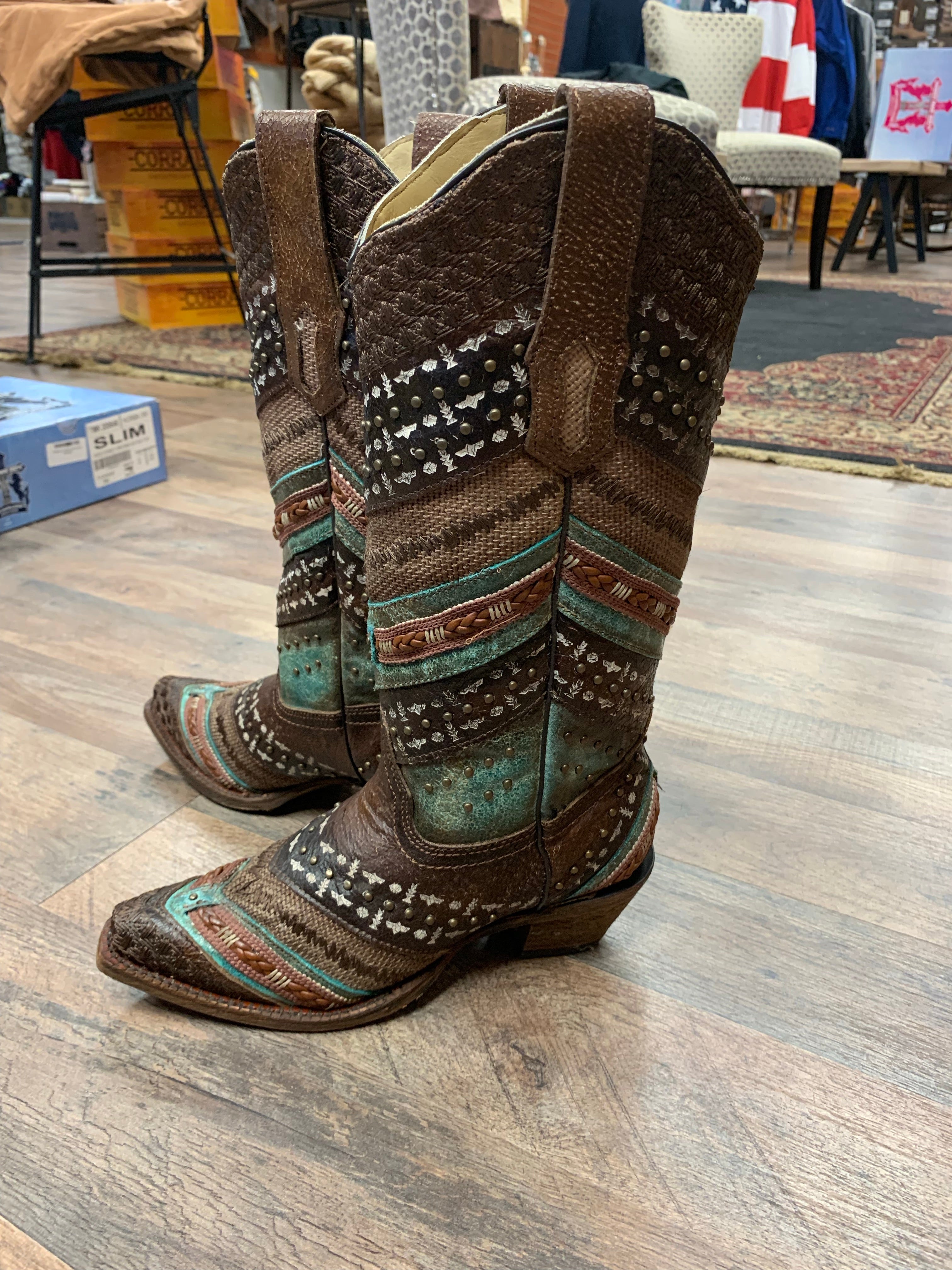 CORRAL EMBROIDERY STUDS SNIP TOE WESTERN BOOTS A3381 | Boot N Shoot