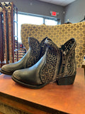 Corral Black-Grey Cutout Q0001