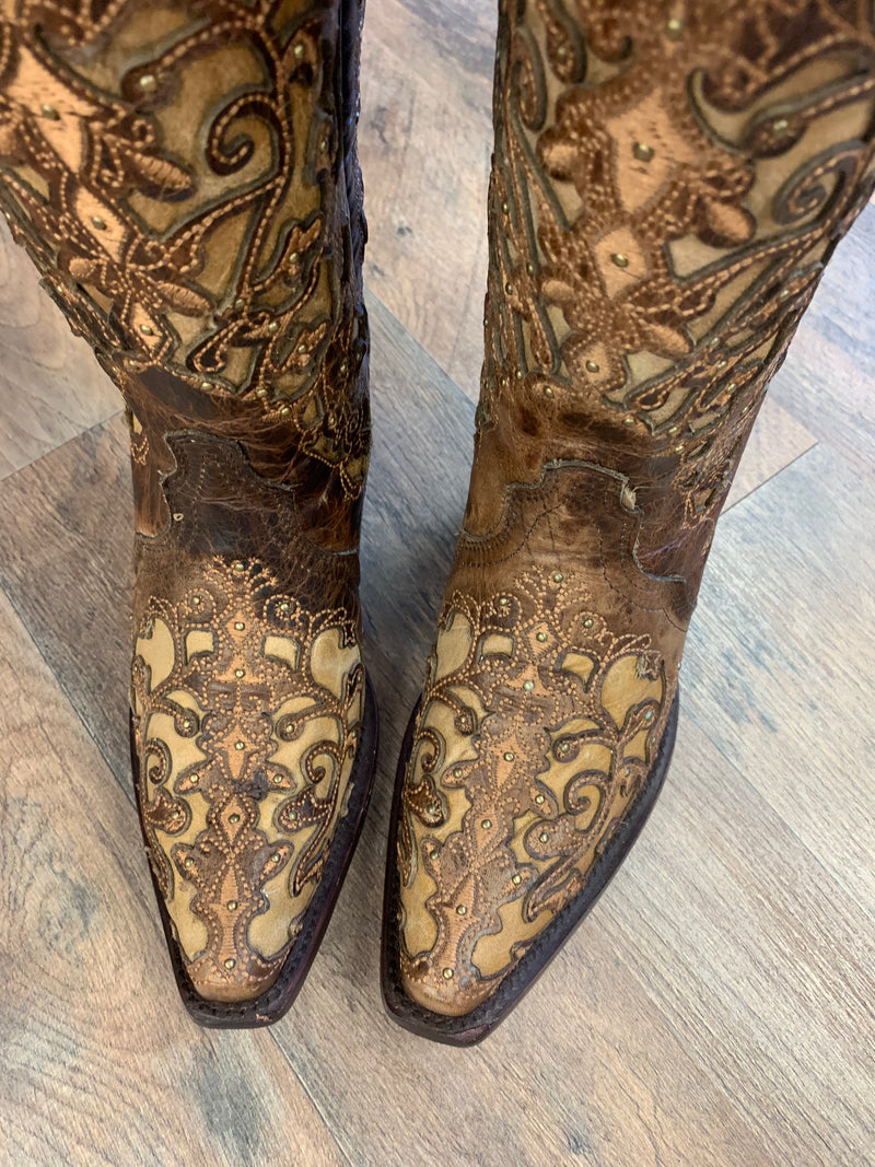 CORRAL WOMEN'S BROWN FLORAL CUTOUT CRACKLE UNDERLAY COWGIRL BOOTS - SNIP TO