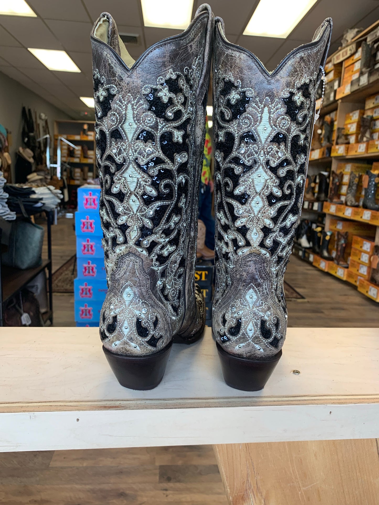 CORRAL WOMEN'S FLORAL EMBROIDERED WESTERN BOOTS - SNIP TOE - Boot N Shoot