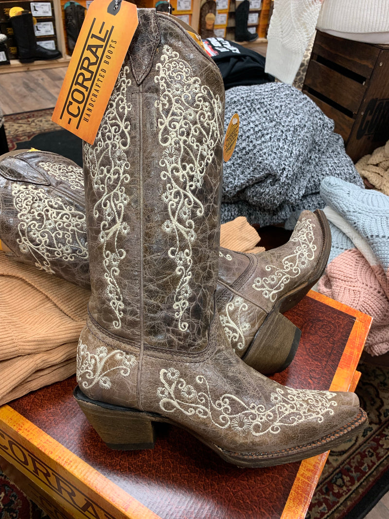 Corral Brown Crater Bone Embroidery A1094