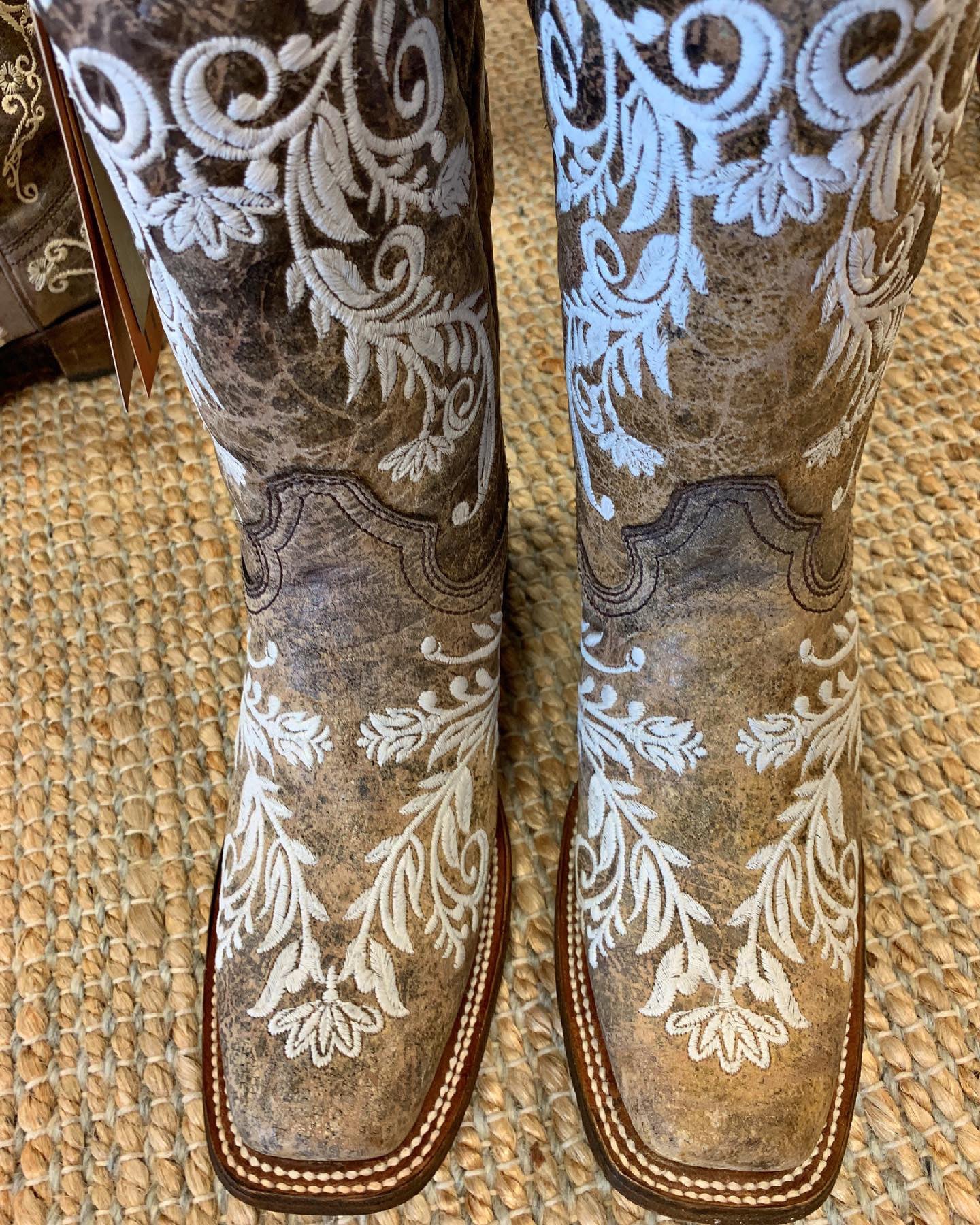 Corral Women's White Embroidery Glow Western Boots -Square Toe A4063
