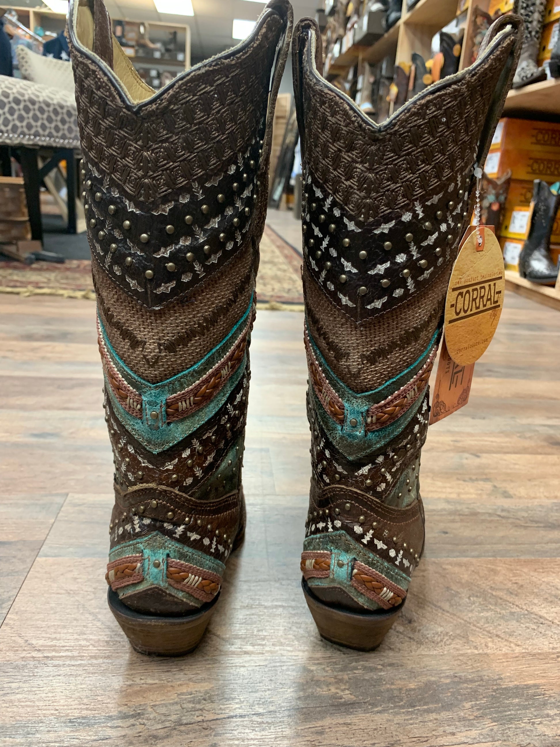 CORRAL WOMEN'S EMBROIDERY AND STUDS SNIP TOE WESTERN BOOTS A3381