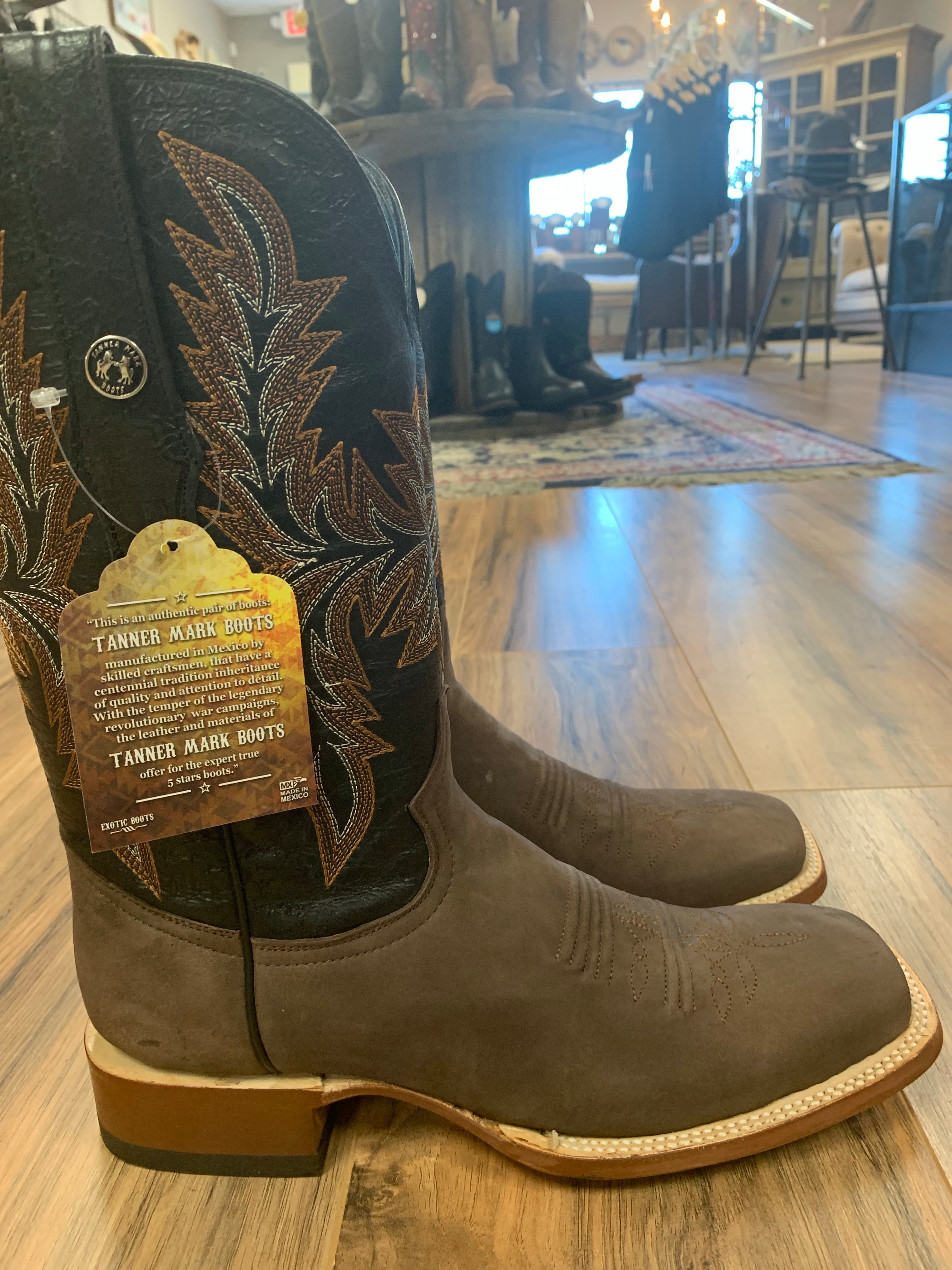 Tanner Mark Horse Vermount Black Top