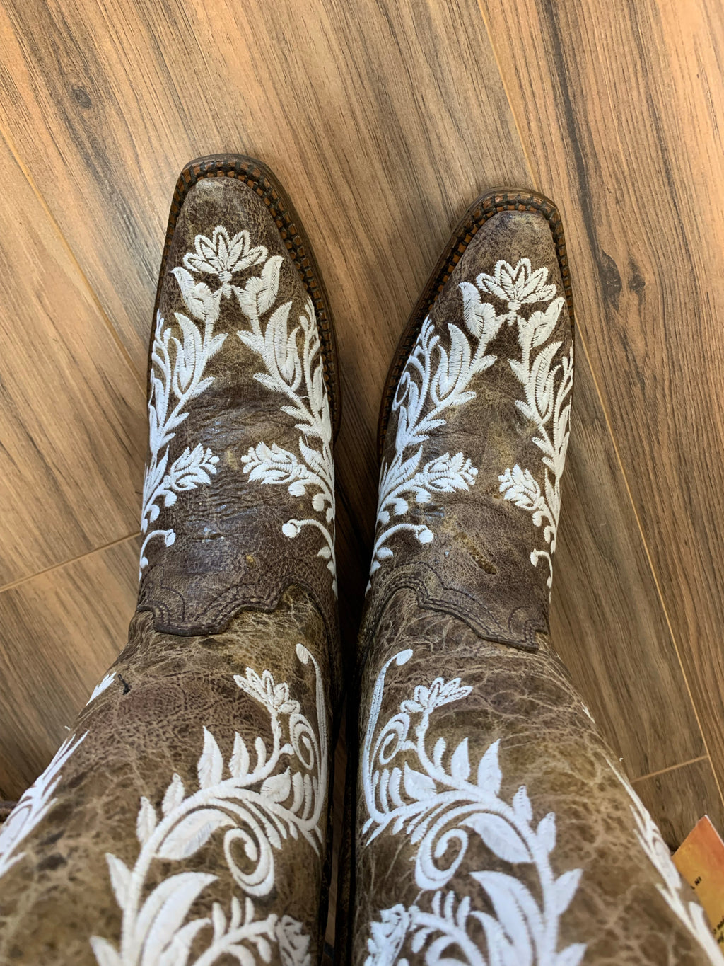 CORRAL WOMEN'S GLOW WHITE EMBROIDERED WESTERN BOOTS - SNIP TOE A3753