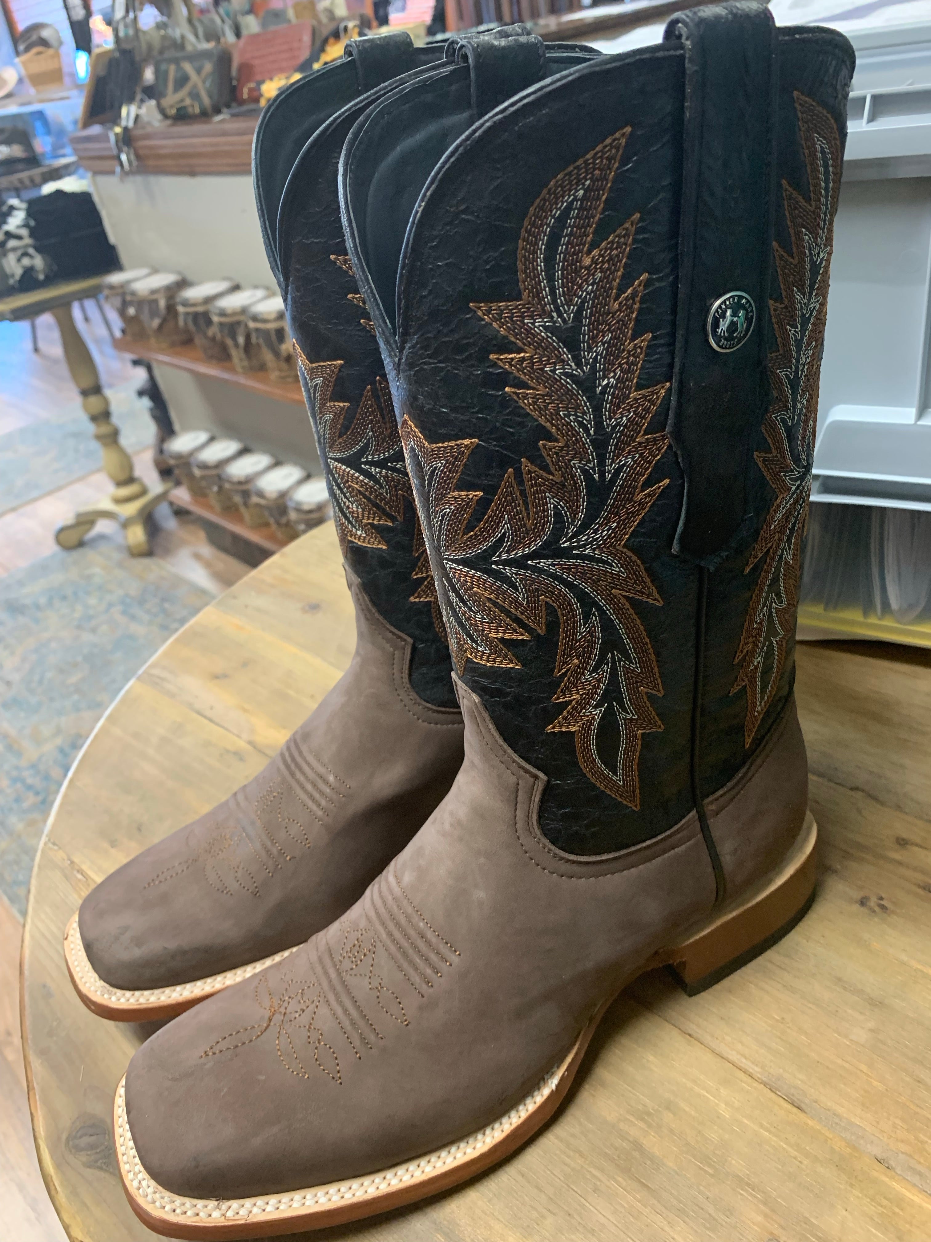 Tanner Mark Horse Vermount Black Top